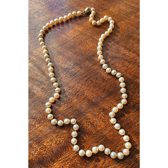 Vintage Marvella Faux Pearl Necklace with Fancy Gold Tone Shell Clasp 24"L - Picture 1 of 12